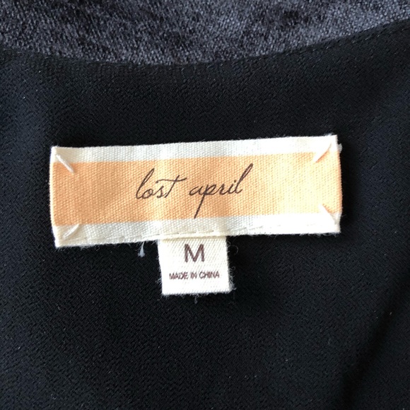 Sleeveless blouse with cutout at décolletage - Picture 3 of 3